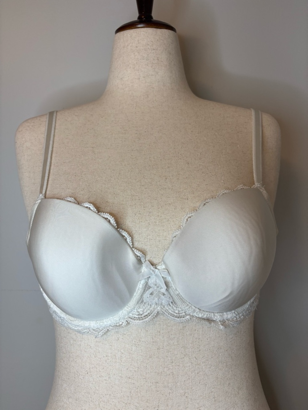 Victoria's Secret White Lace Trim Underwire Bra